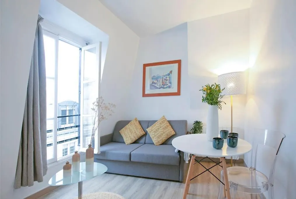 Heavenly & Cozy Parisian Flat - Place Voltaire Paris